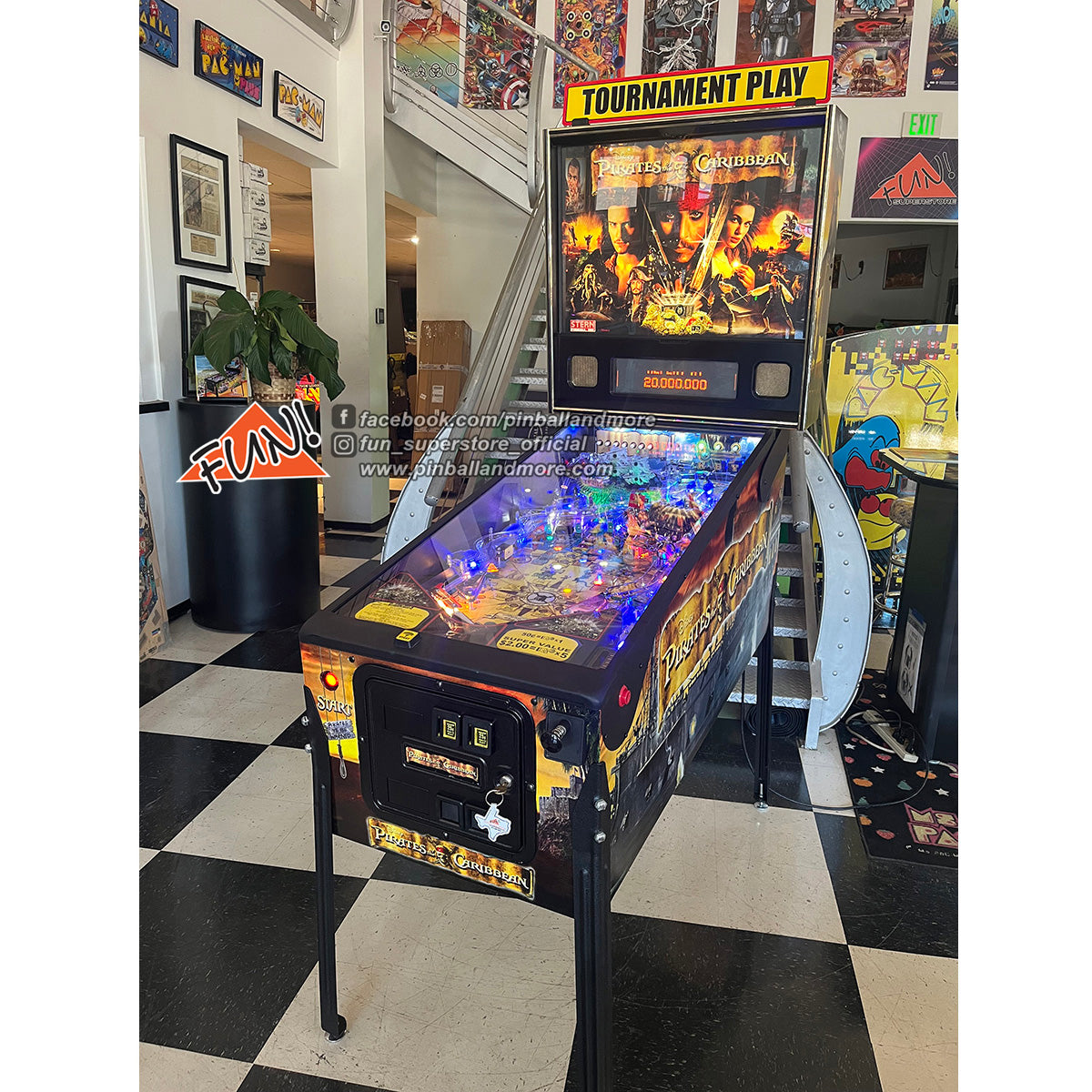 Pirates of the Caribbean Pinball Machine - HUO