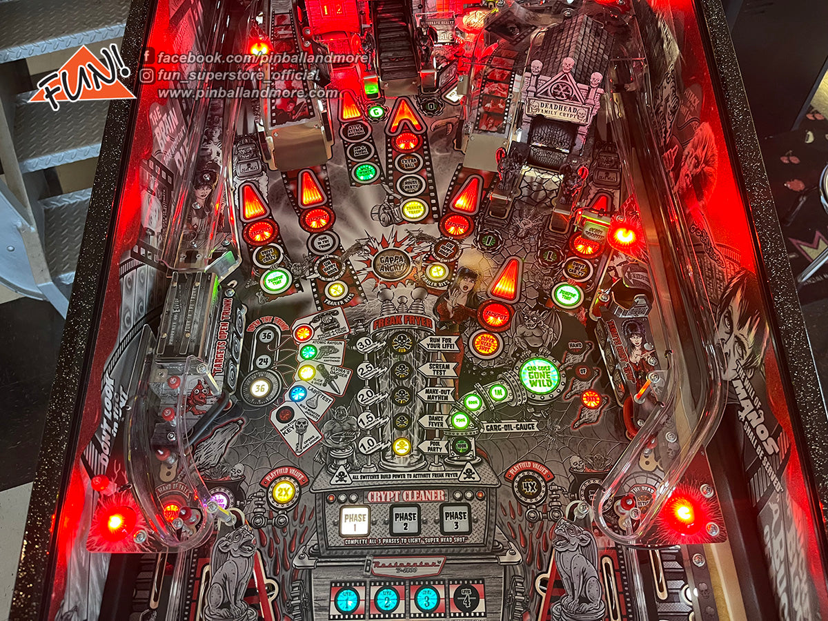 Elvira's House of Horrors (Blood Red Kiss Limited Edition #164) Pinball Machine w/Topper