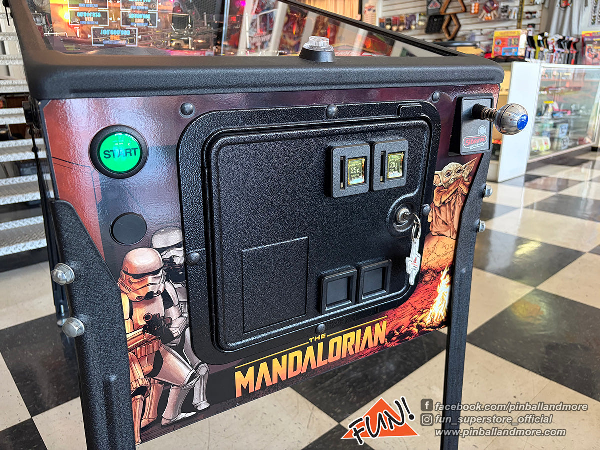The Mandalorian (Premium) Pinball Machine w/Topper!