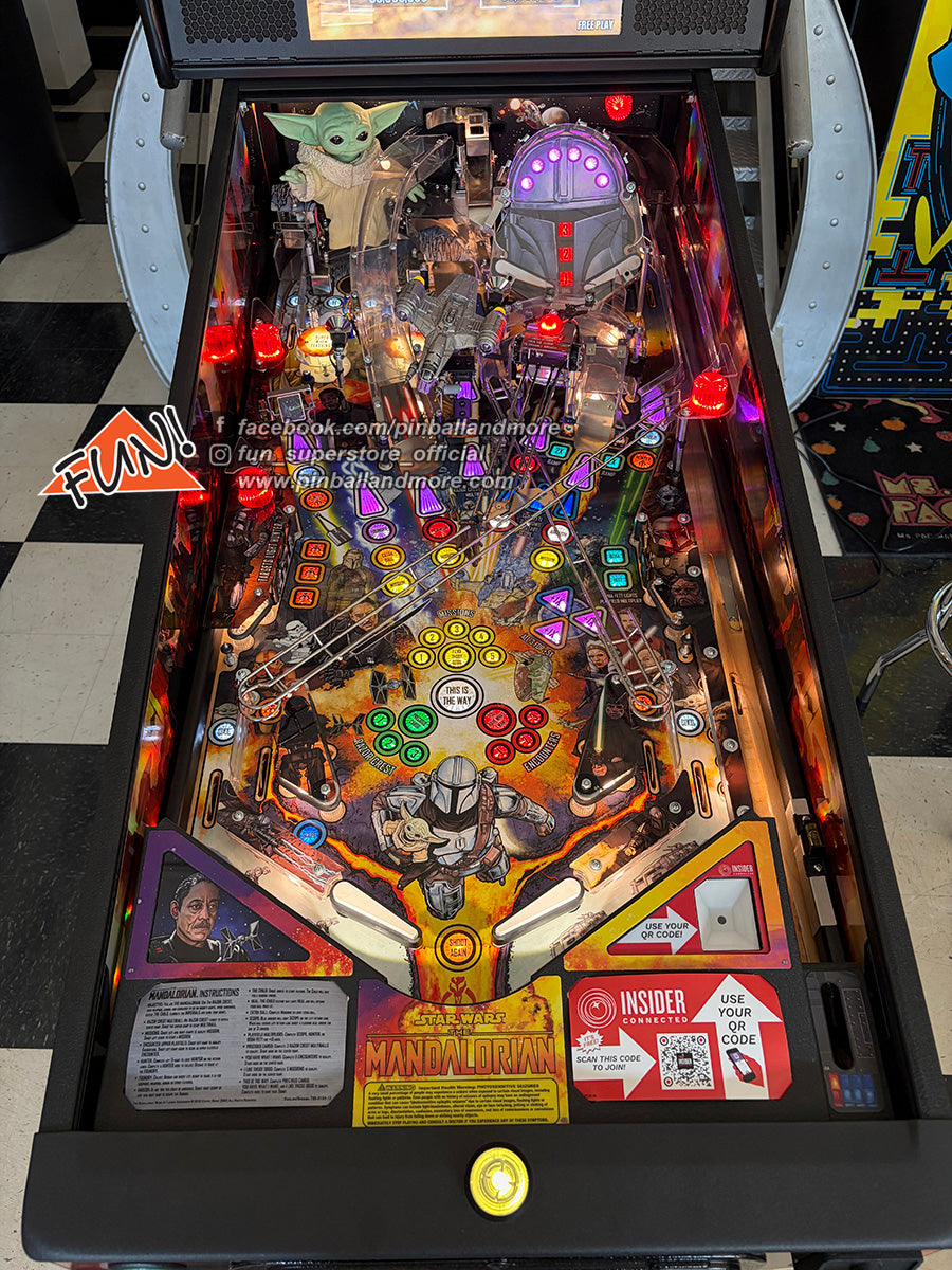 The Mandalorian (Premium) Pinball Machine w/Topper!