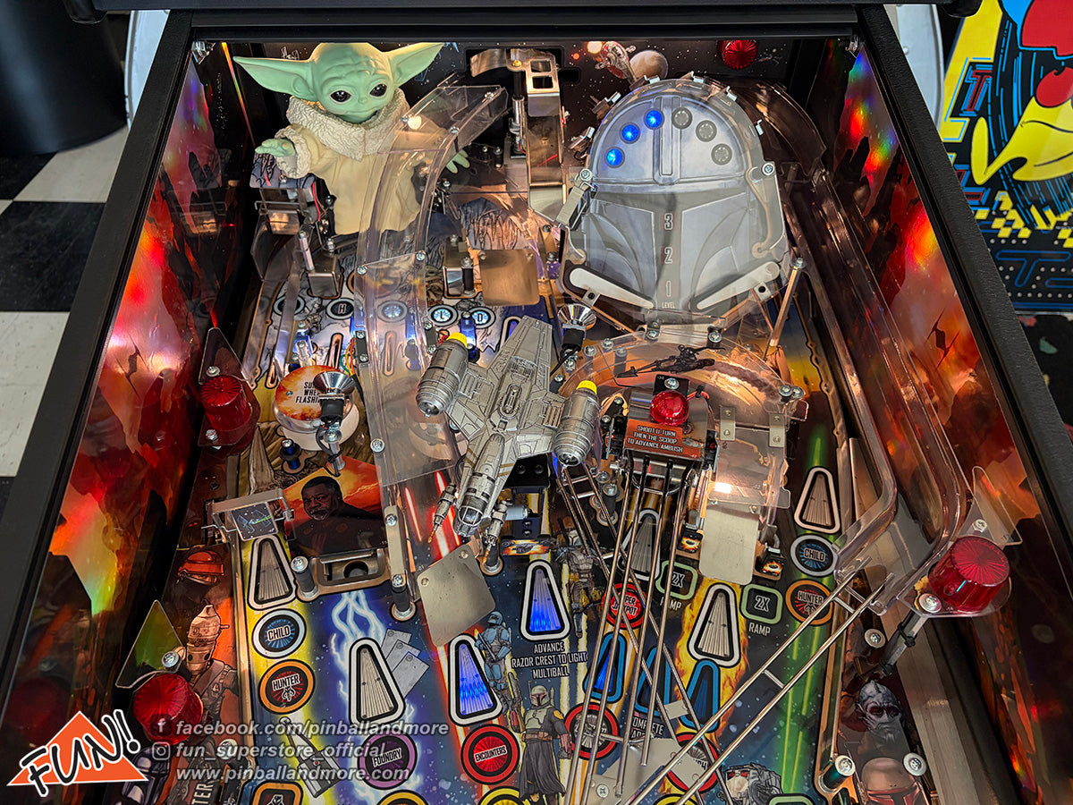 The Mandalorian (Premium) Pinball Machine w/Topper!