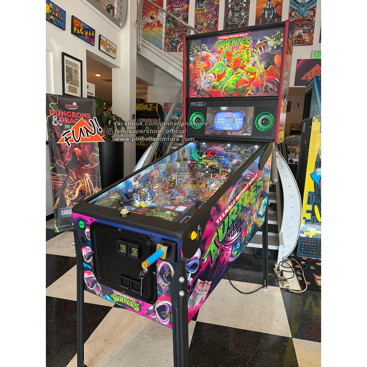 Teenage Mutant Ninja Turtles (Premium) Pinball Machine w/extras!