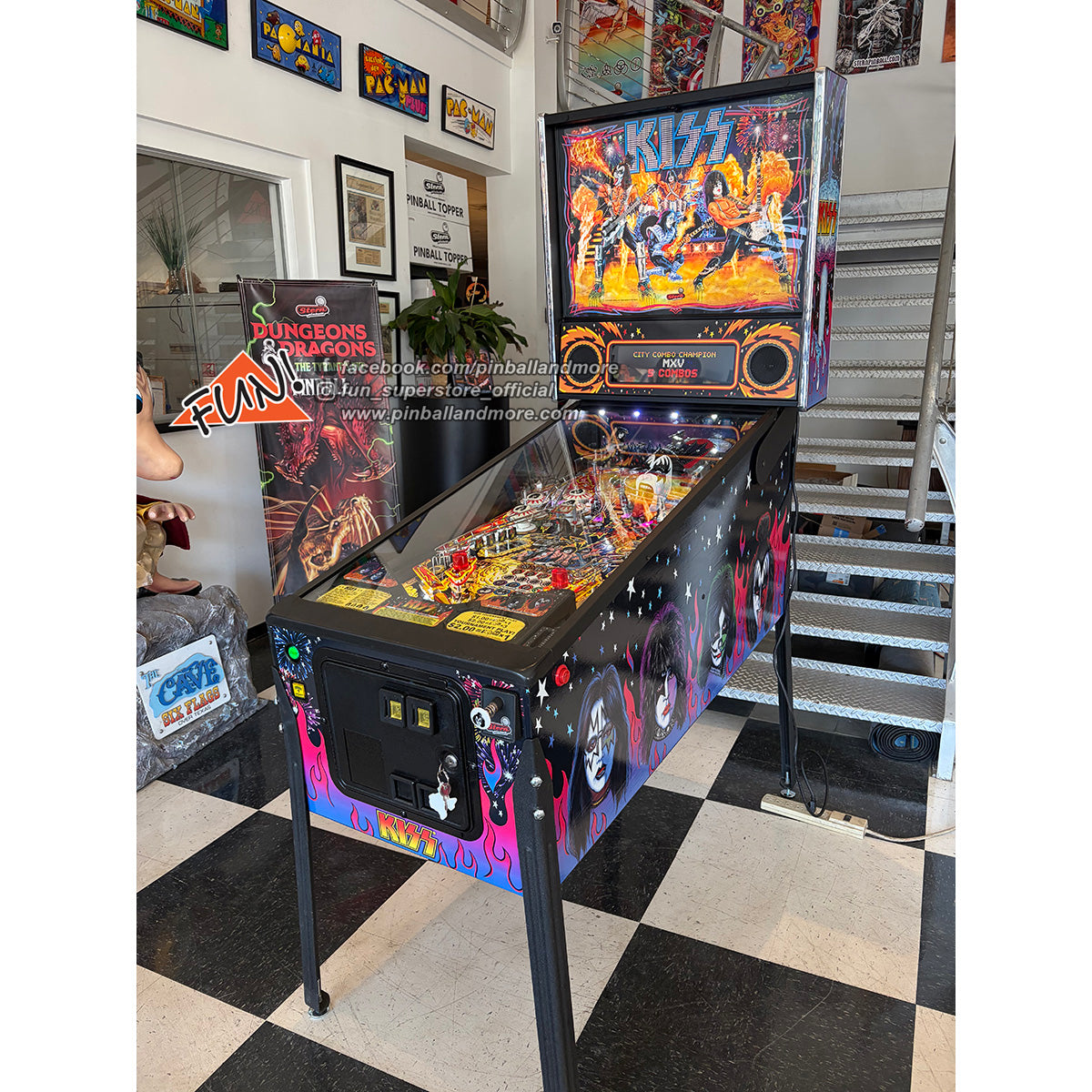 KISS (Pro) Pinball Machine w/extras!