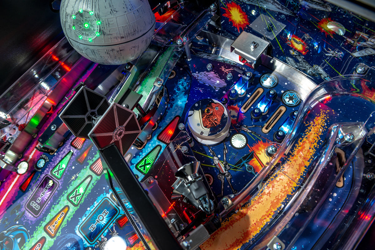 Star Wars (Pro) Comic Art Pinball Machine - FREE SHIPPING