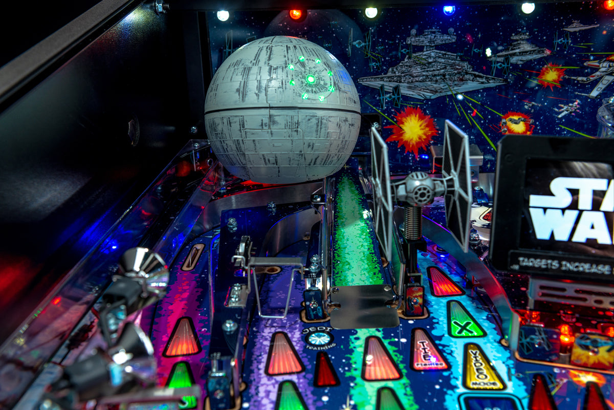 Star Wars (Pro) Comic Art Pinball Machine - FREE SHIPPING